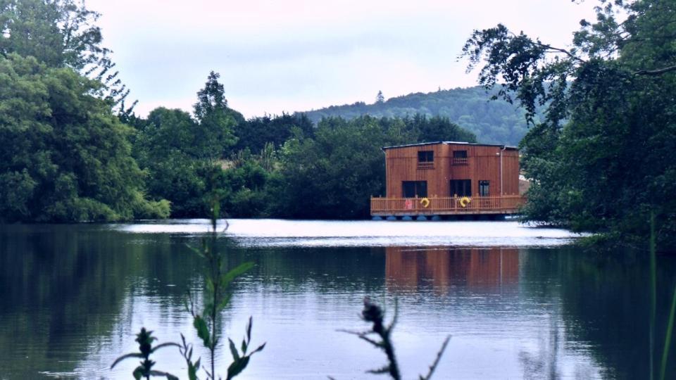 Cabanes Flottantes Et Gites Au Fil De L'Eau Colleville Bagian luar foto