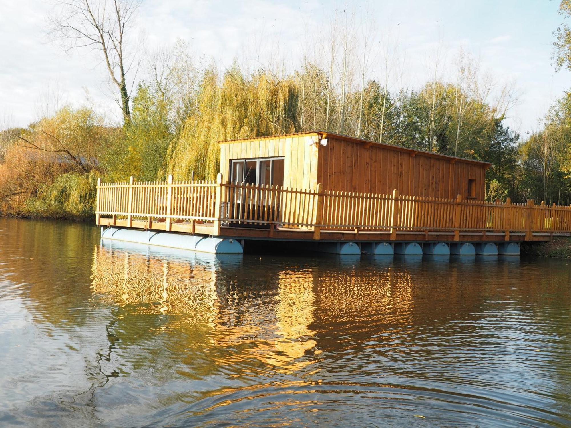 Cabanes Flottantes Et Gites Au Fil De L'Eau Colleville Bagian luar foto