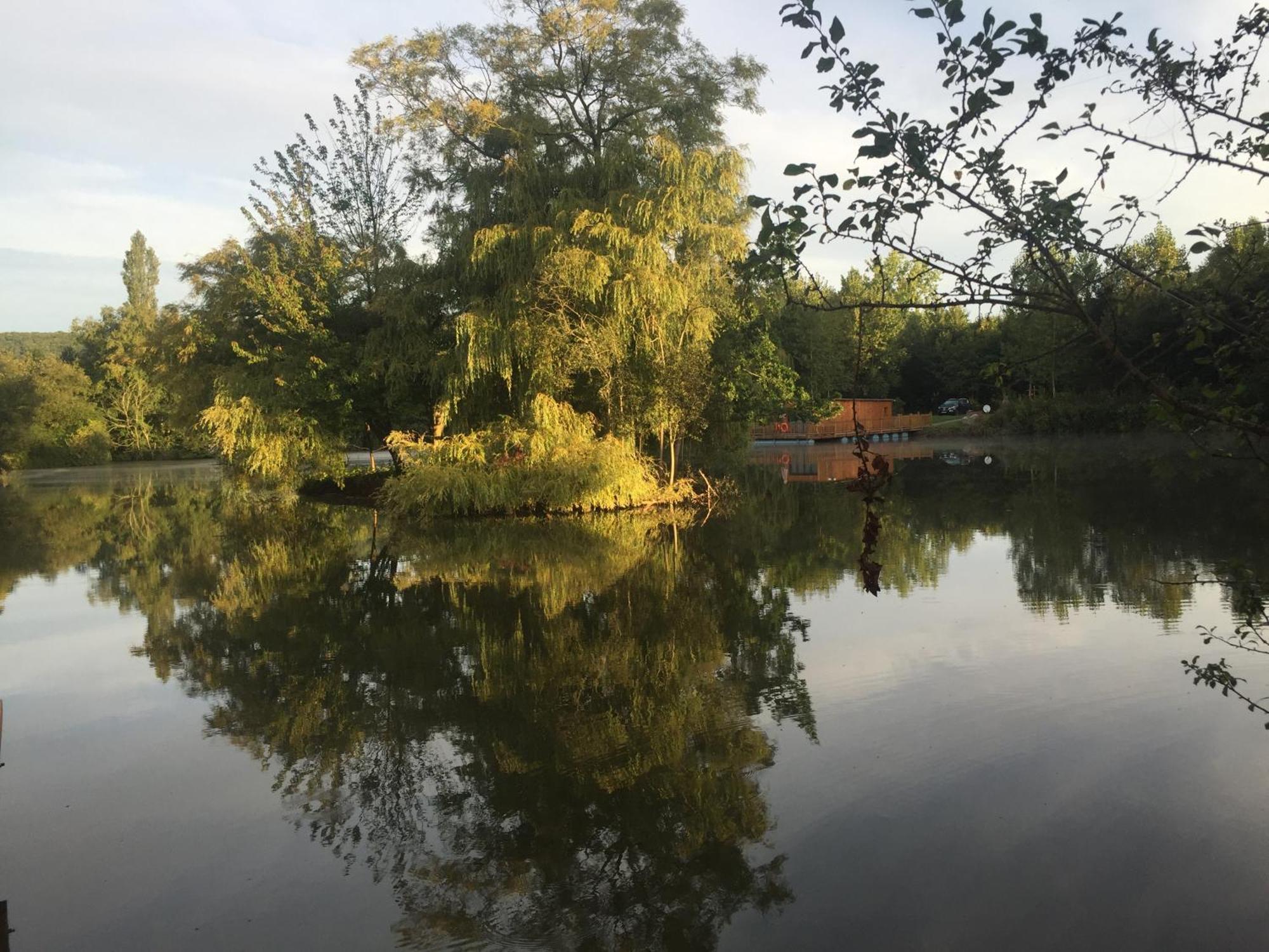 Cabanes Flottantes Et Gites Au Fil De L'Eau Colleville Bagian luar foto