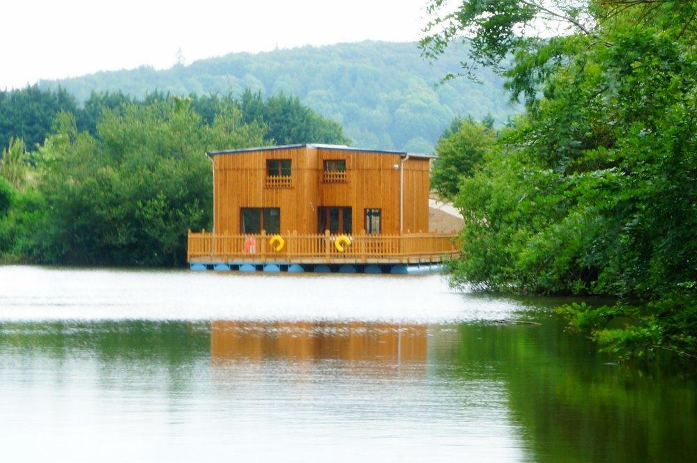 Cabanes Flottantes Et Gites Au Fil De L'Eau Colleville Bagian luar foto